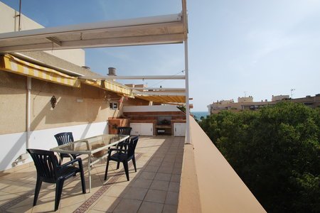 Bonito ático con gran terraza cerca del mar